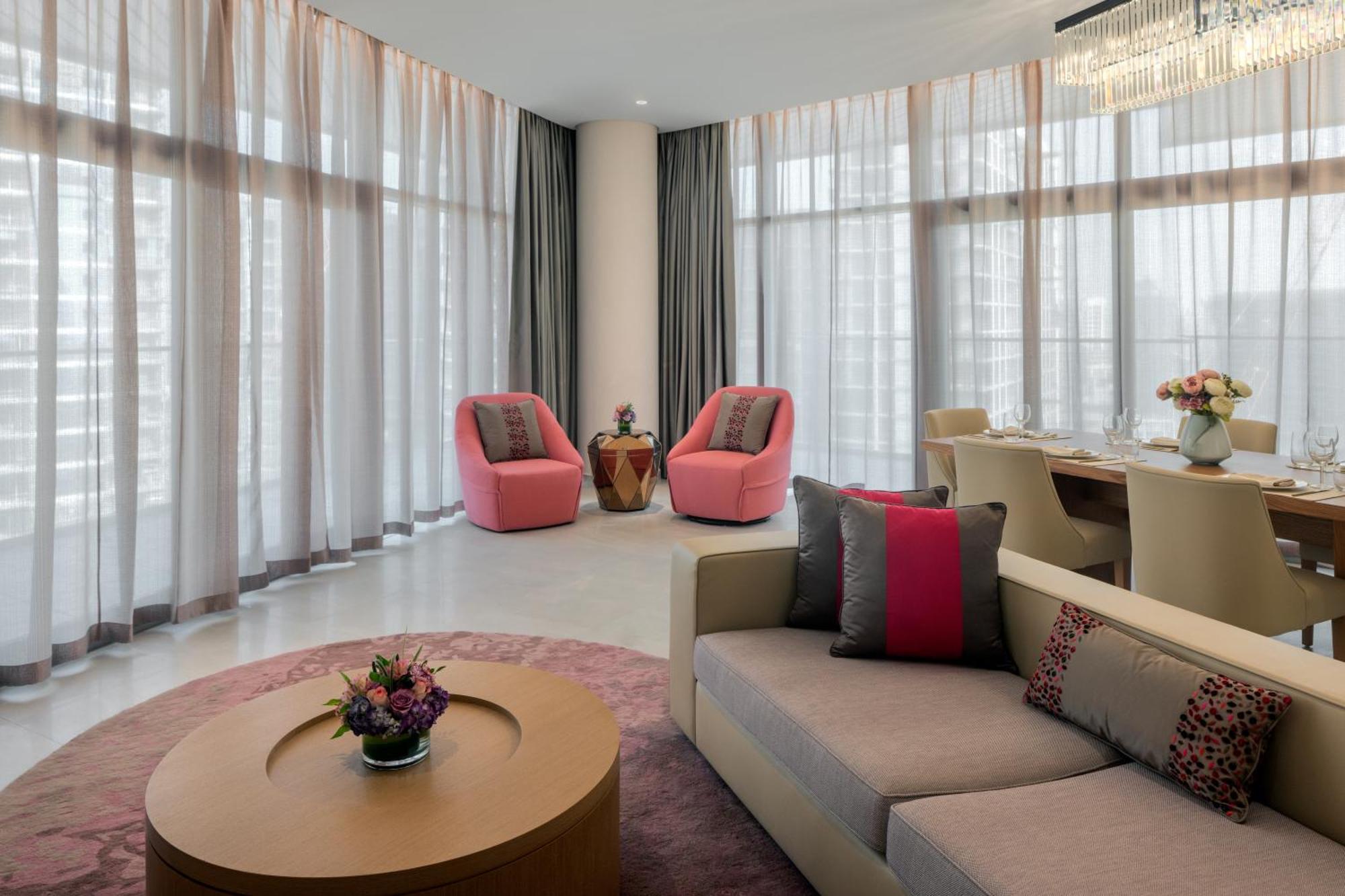 Hilton Dubai Creek Hotel & Residences Exterior photo