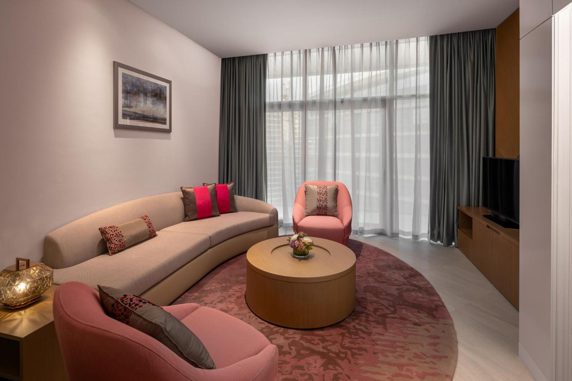 Hilton Dubai Creek Hotel & Residences Exterior photo